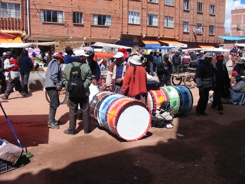 10d. Oferta de bombos en Desaguadero (2003)
